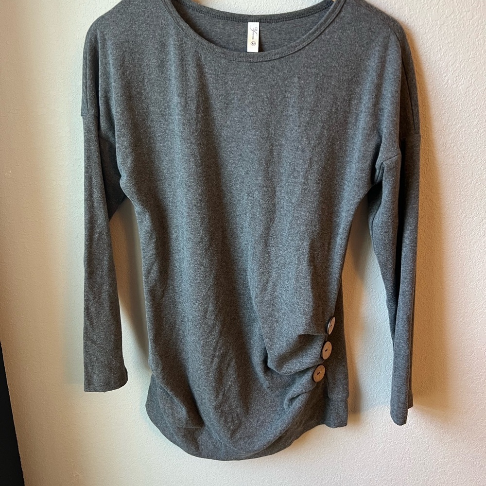 Yincro Gray Long Sleeve Top with Button Accents